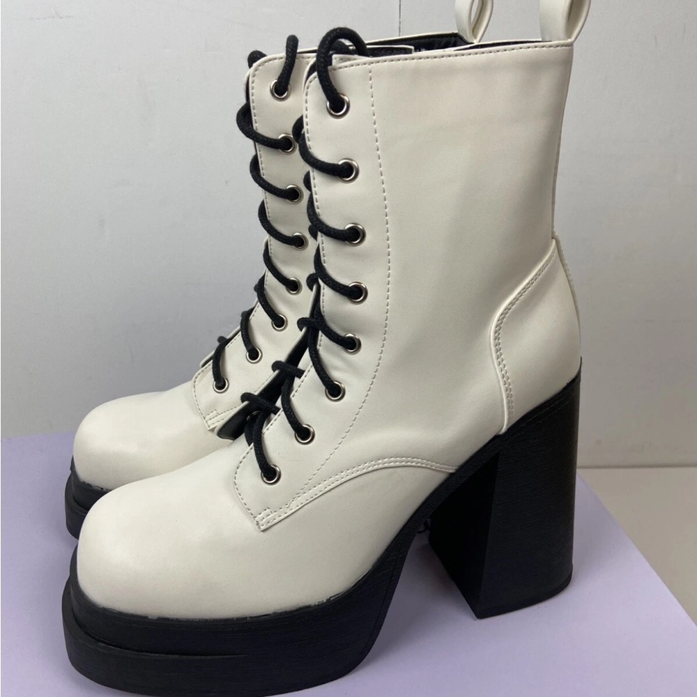 Madden Girl Stylish White Lace-Up Women's Boots- size 7.5 - Picture 5 of 6